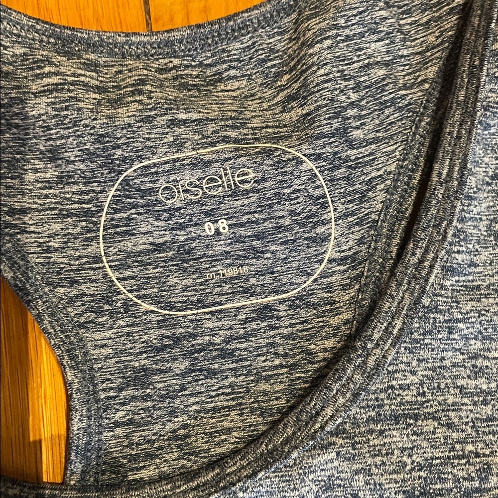 Oiselle blue heather tank top. Size 08 - Picture 2 of 3